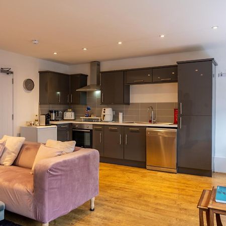 Cute 1 Bed Apartment 2 Mins From The Sea - Sleeps 4, Flat 8 The Gables, Church Street, 라임레지스 외부 사진