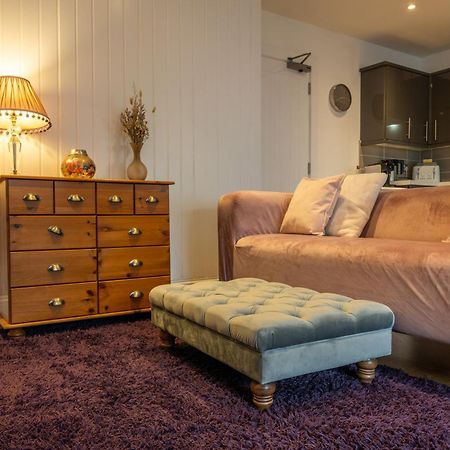 Cute 1 Bed Apartment 2 Mins From The Sea - Sleeps 4, Flat 8 The Gables, Church Street, 라임레지스 외부 사진