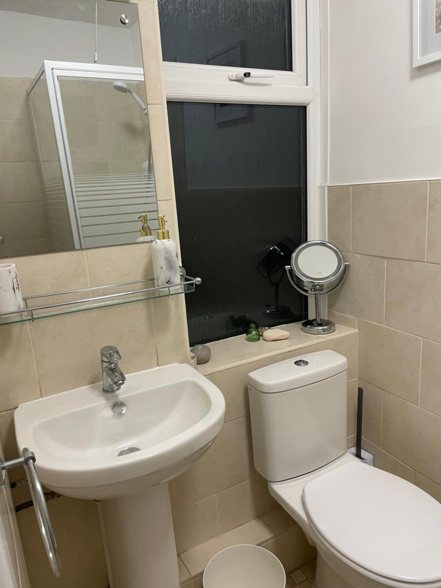 Cute 1 Bed Apartment 2 Mins From The Sea - Sleeps 4, Flat 8 The Gables, Church Street, 라임레지스 외부 사진