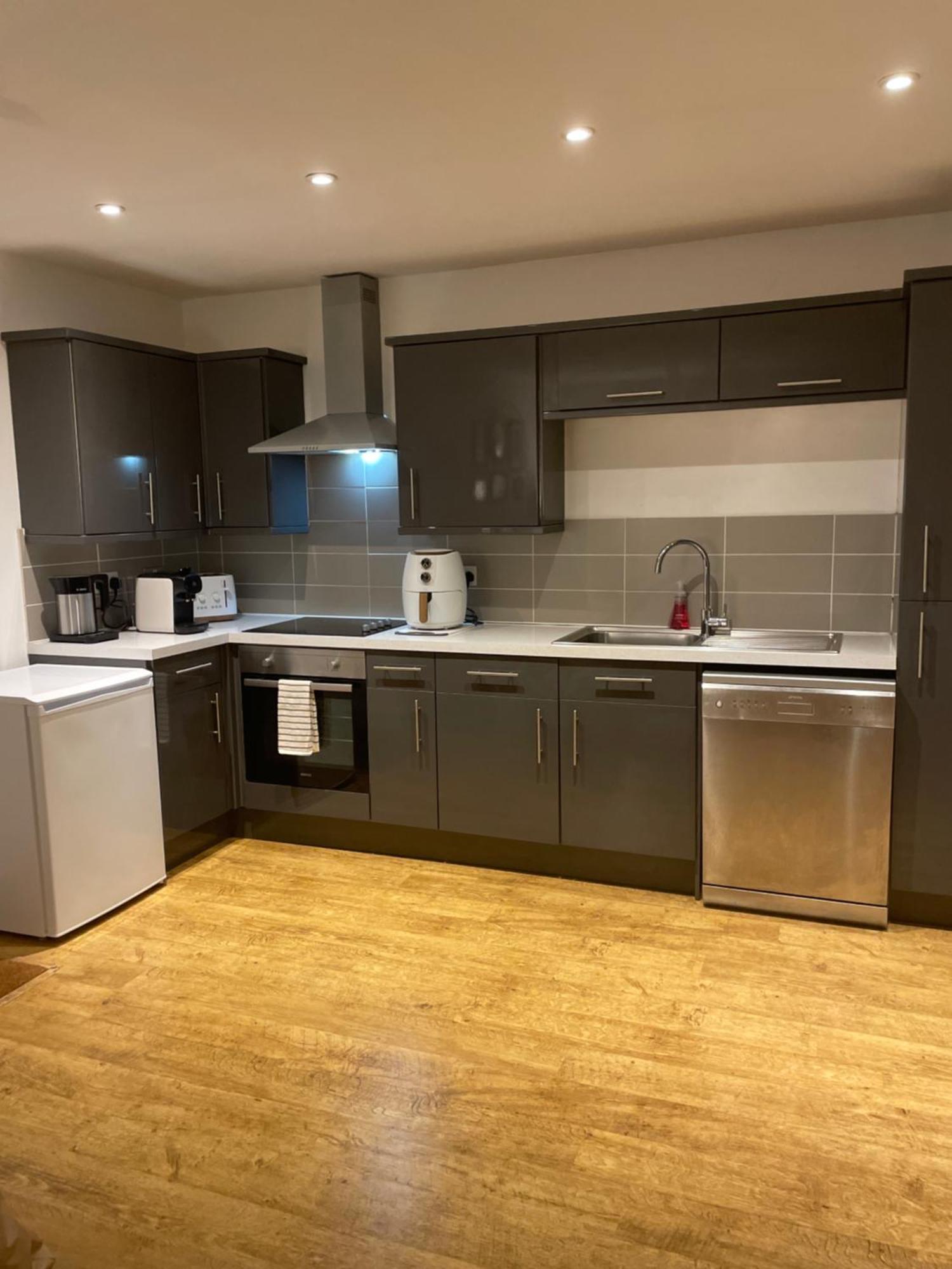 Cute 1 Bed Apartment 2 Mins From The Sea - Sleeps 4, Flat 8 The Gables, Church Street, 라임레지스 외부 사진