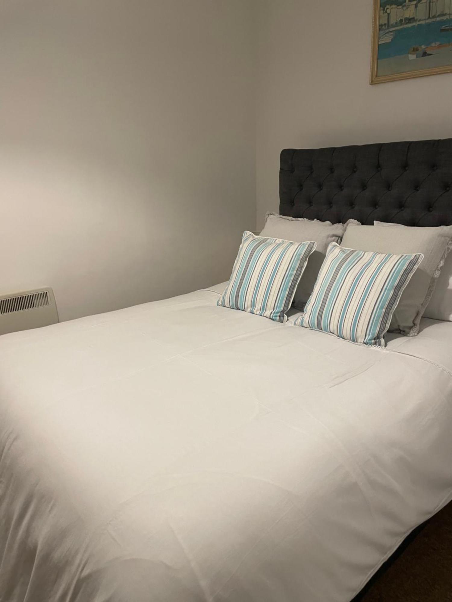 Cute 1 Bed Apartment 2 Mins From The Sea - Sleeps 4, Flat 8 The Gables, Church Street, 라임레지스 외부 사진