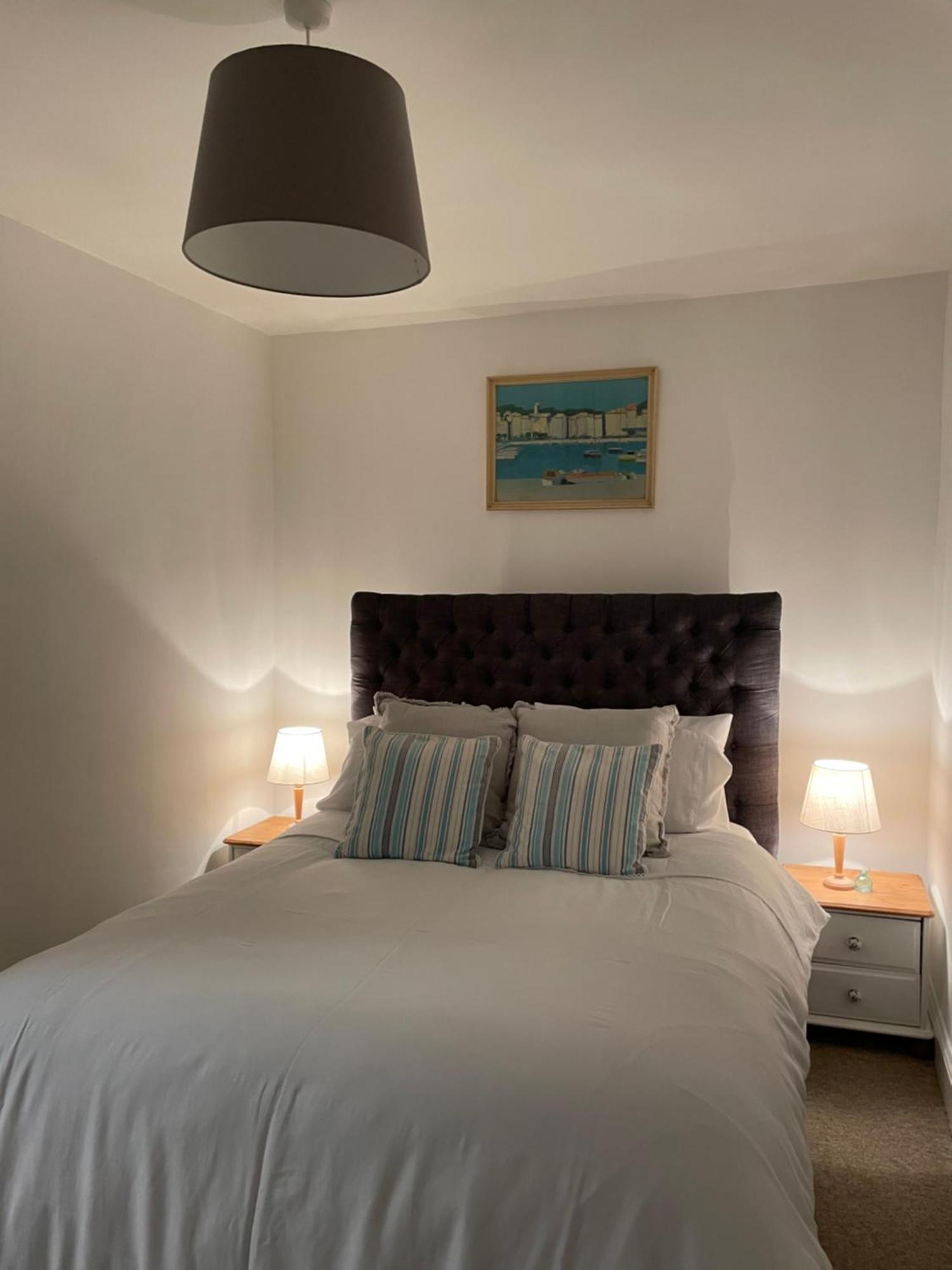 Cute 1 Bed Apartment 2 Mins From The Sea - Sleeps 4, Flat 8 The Gables, Church Street, 라임레지스 외부 사진