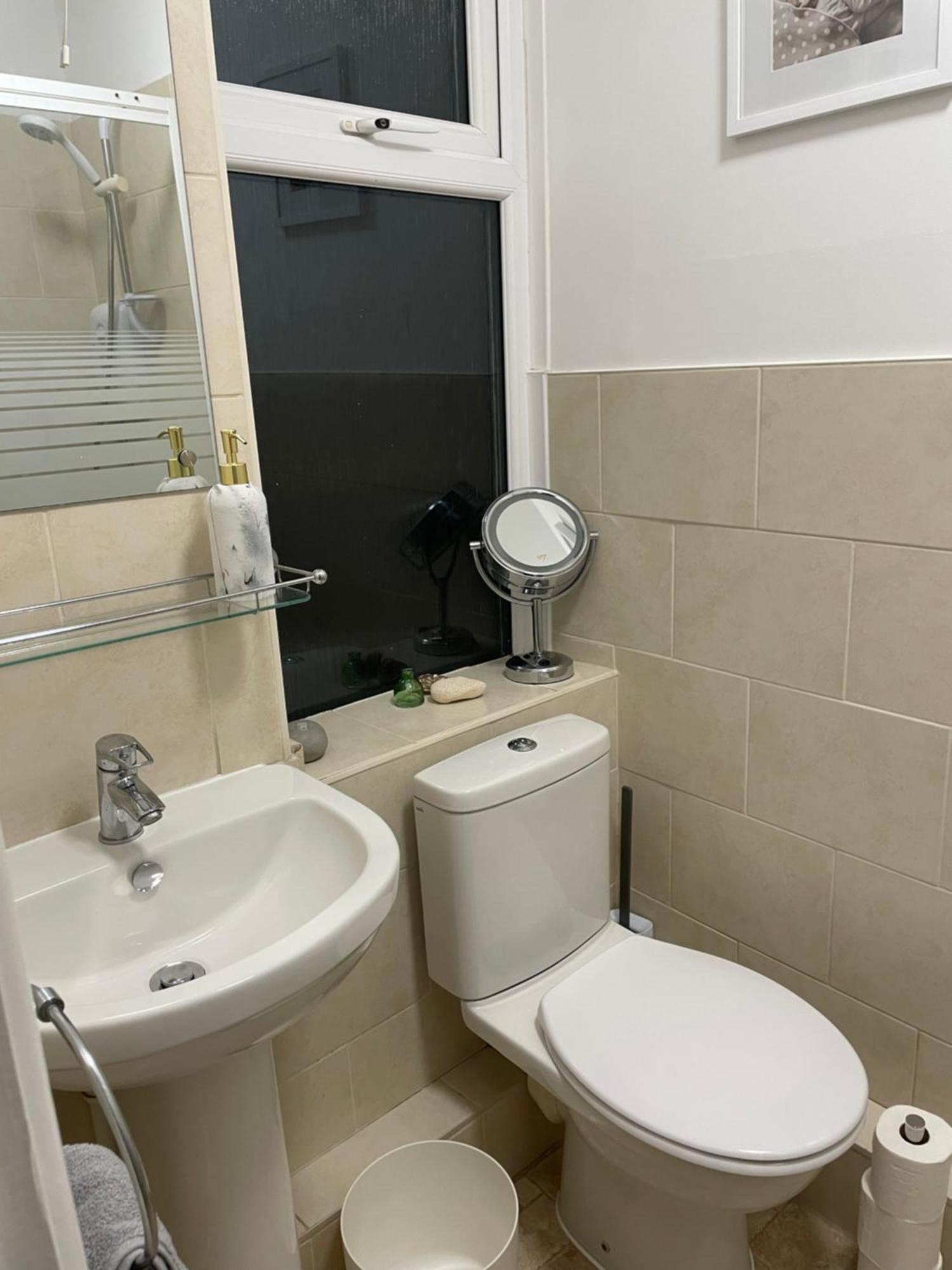 Cute 1 Bed Apartment 2 Mins From The Sea - Sleeps 4, Flat 8 The Gables, Church Street, 라임레지스 외부 사진