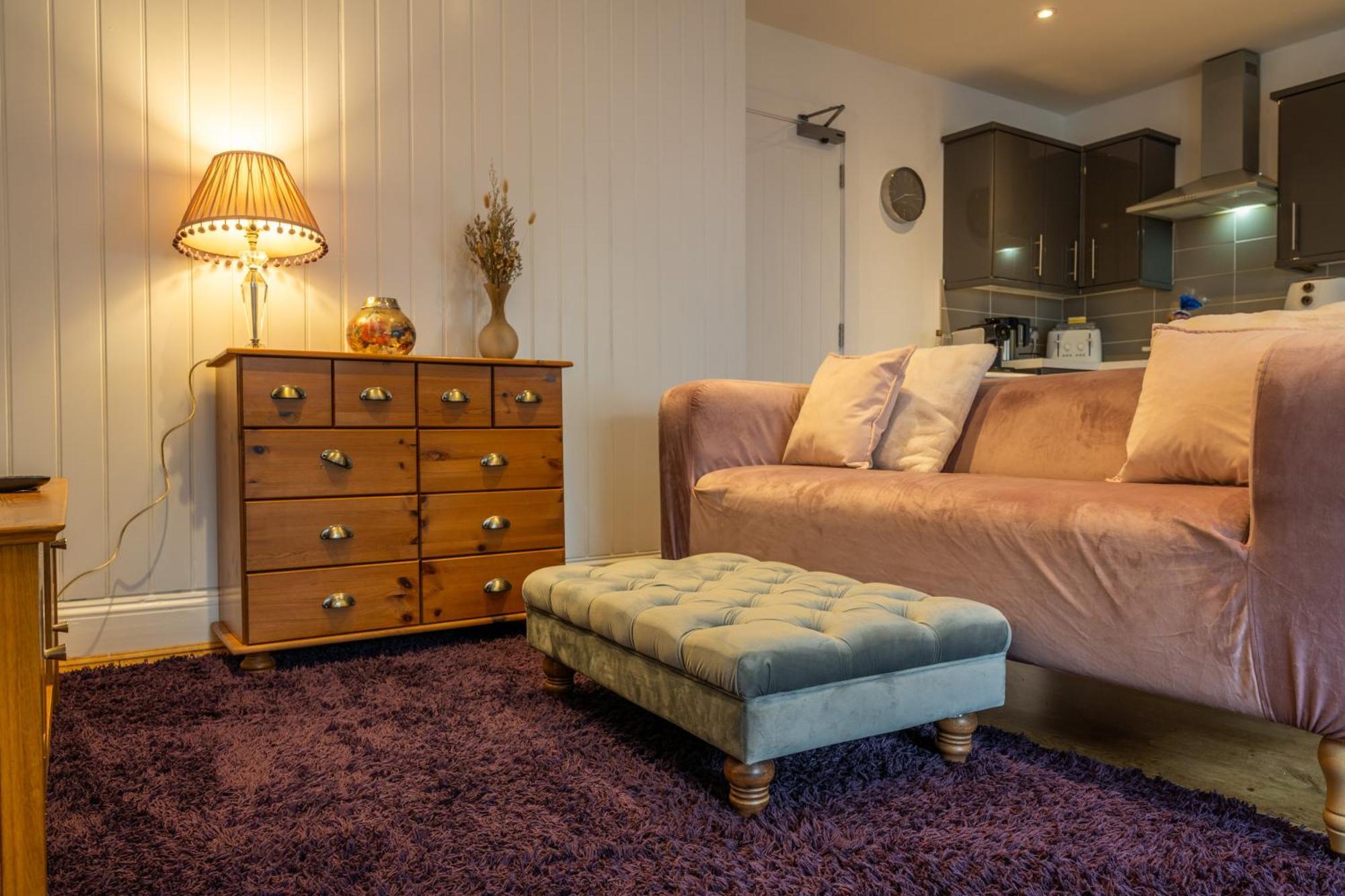 Cute 1 Bed Apartment 2 Mins From The Sea - Sleeps 4, Flat 8 The Gables, Church Street, 라임레지스 외부 사진
