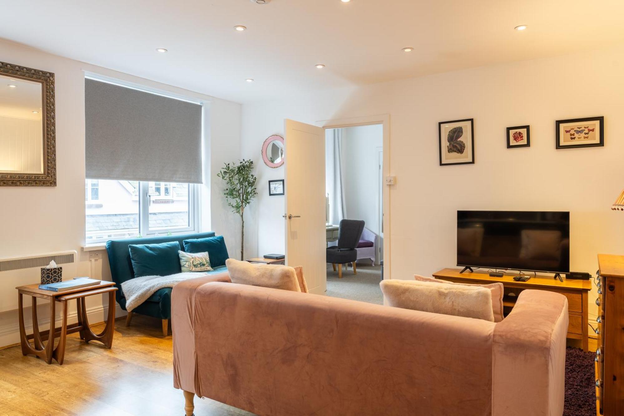 Cute 1 Bed Apartment 2 Mins From The Sea - Sleeps 4, Flat 8 The Gables, Church Street, 라임레지스 외부 사진
